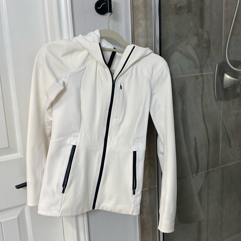 Lululemon cross chill jacket